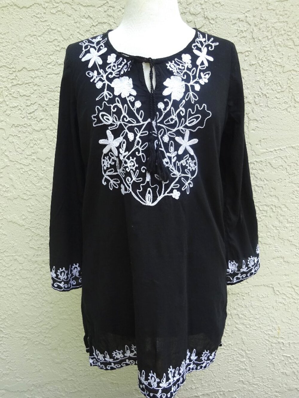 Raviya Black White Embroidered Tunic Swim Cover Up - Size M